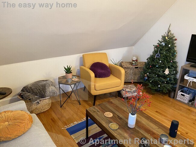 Building Photo - 15 Sargent Ave