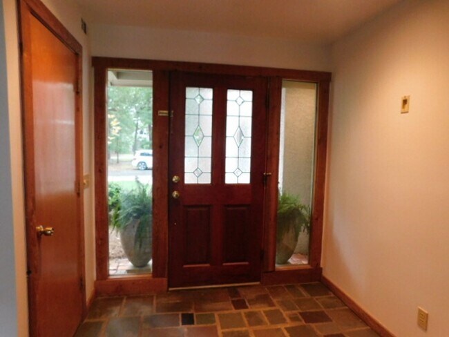 Building Photo - 20 Toppin Dr