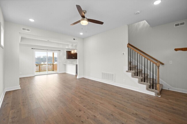 Building Photo - Pet Friendly Three Bedroom!