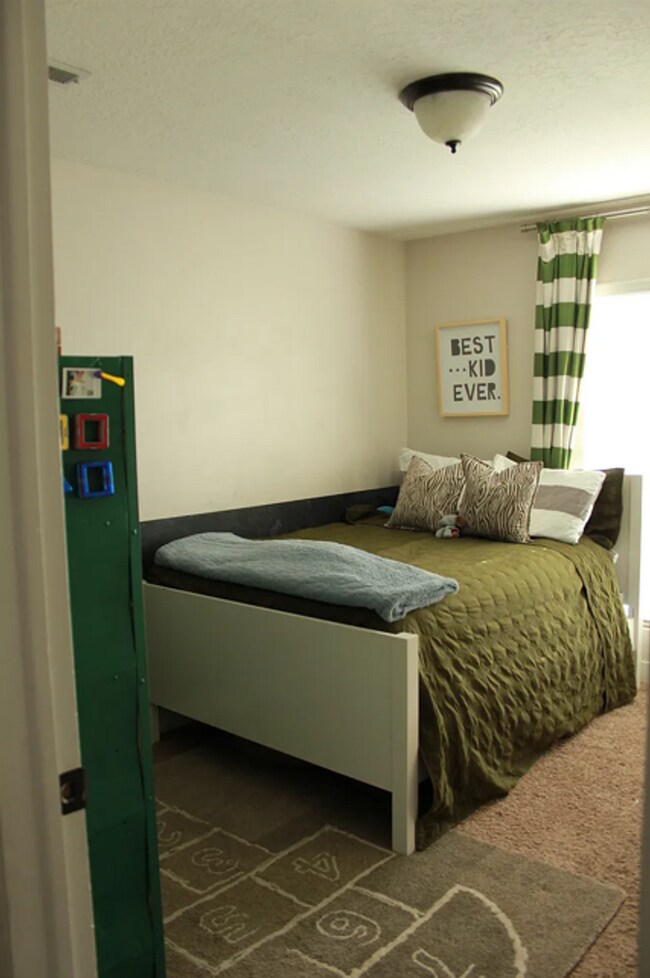 Building Photo - Beautiful 4 Bedroom Home! Pet Friendly