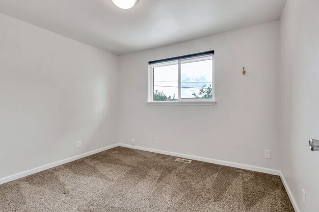 Building Photo - 7482 Beach Ct