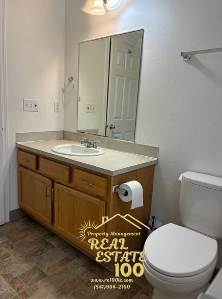 Building Photo - 838 SE Oar Ave