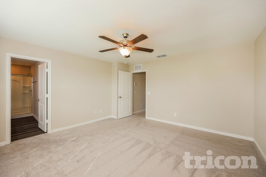 Building Photo - 14326 Palm Ridge