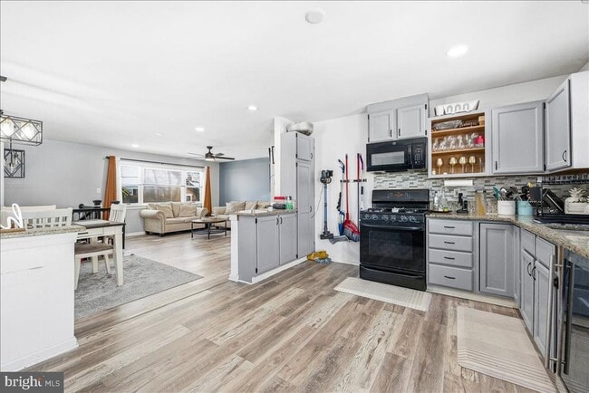 Building Photo - 15610 Bounds Ave