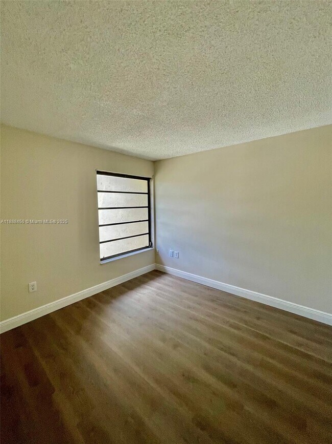 Building Photo - 9015 SW 125th Ave