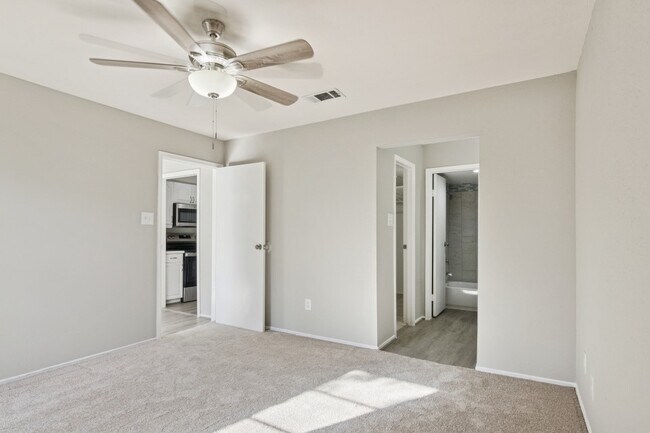 Building Photo - 9707 Richmond Ave.