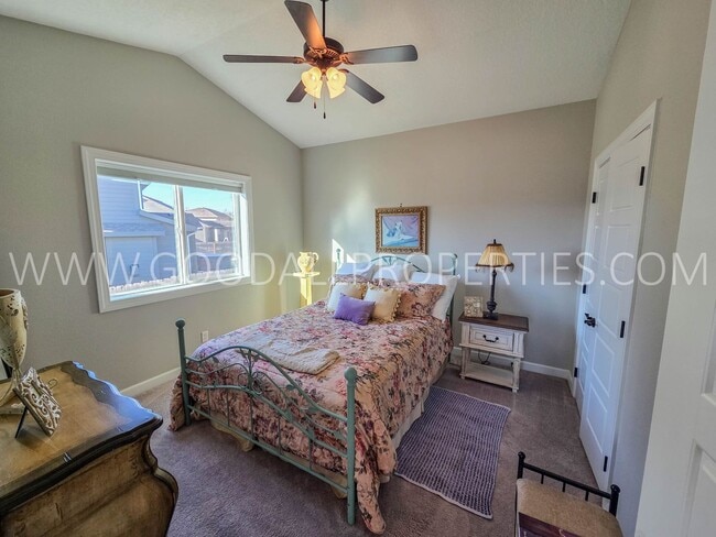 Building Photo - 3 Bed 2 Bath Home in Adel with a 3-Car Garage