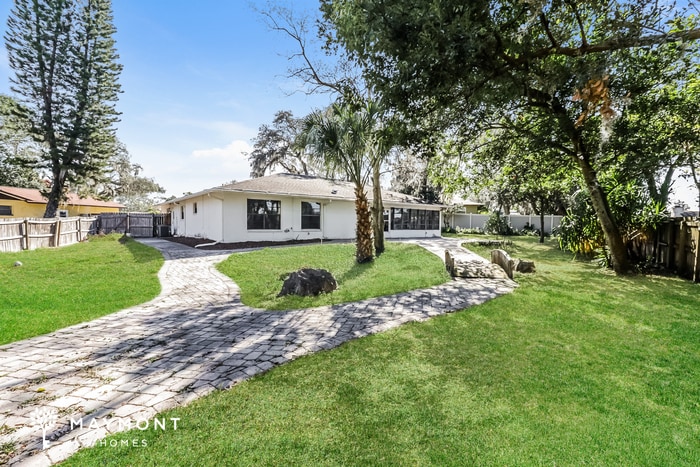 Building Photo - 7511 Tall Tree Ct