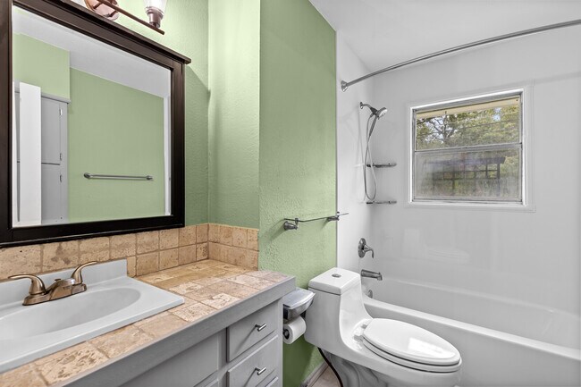 Building Photo - 326 S Barbara St