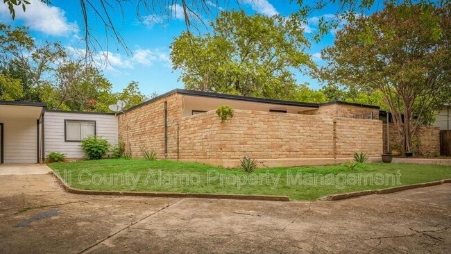 Building Photo - 211 Beechwood Ln