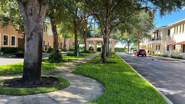 Building Photo - 2422 Venetian Way