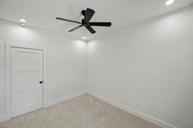 Building Photo - 8421 Venus St