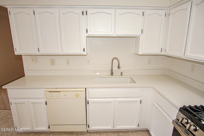 Building Photo - 6724 Dakota Ridge Dr