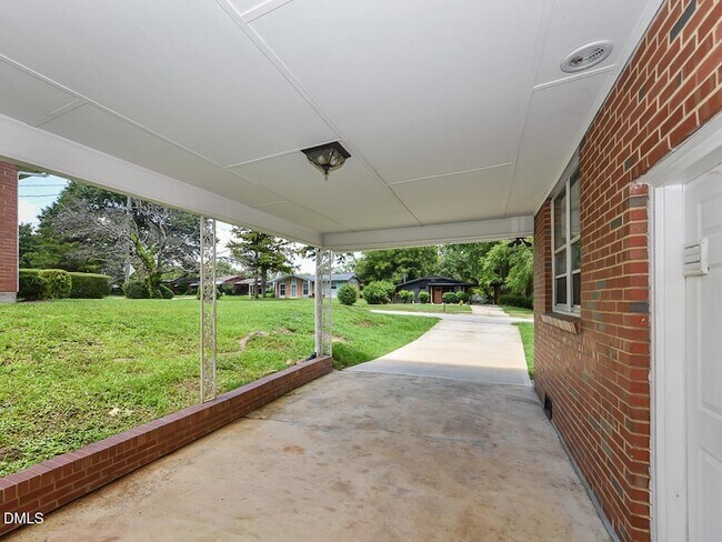 Building Photo - 852 Hadley Rd