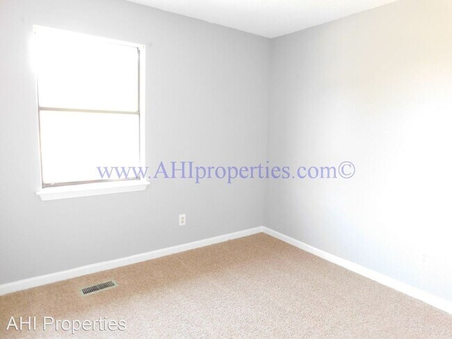 Building Photo - 3 br, 1.5 bath House - 2540 Hampstead Drive