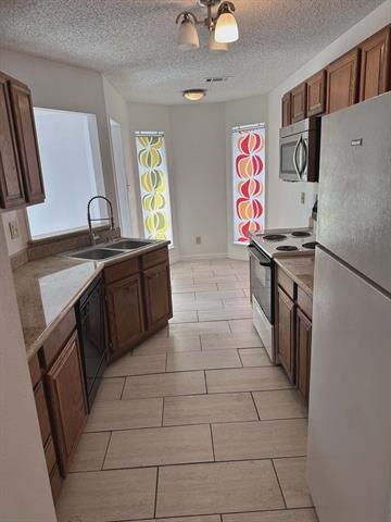 Building Photo - 4124 Hollow Oak Dr