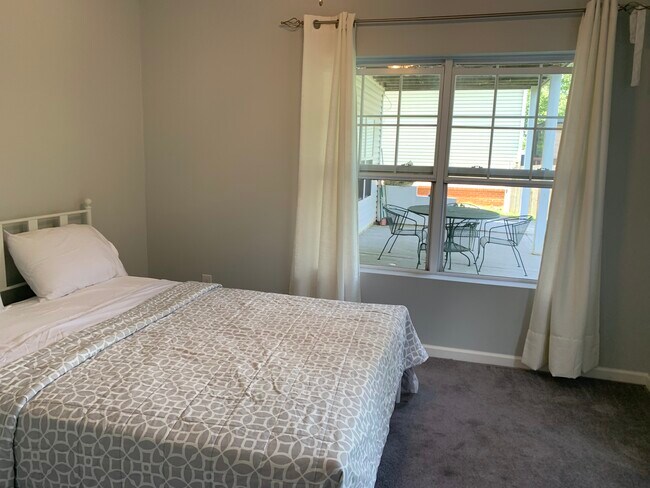 Building Photo - 1217 Dreamview Ln