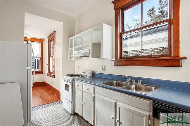 Building Photo - 503 E 40th St