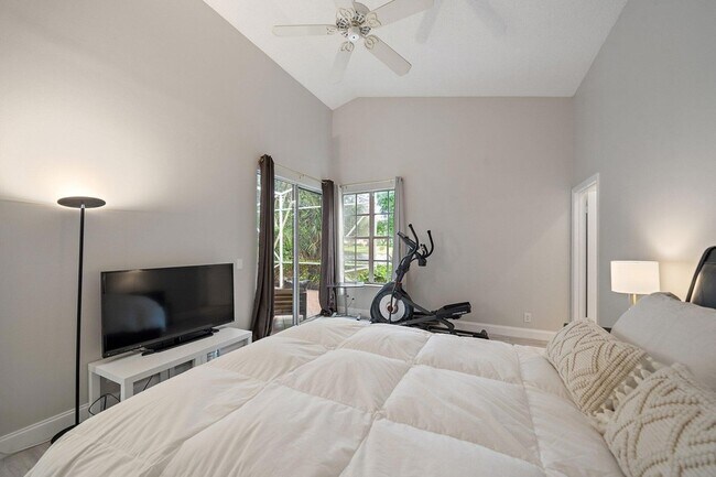 Building Photo - 6866 Briarlake Cir