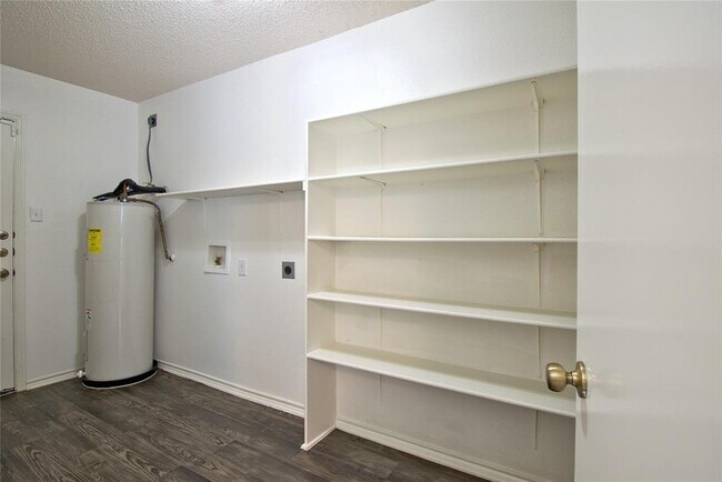 Building Photo - 1107 Thorn Creek Pl