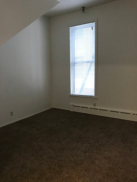 Building Photo - 1431 E 1st St