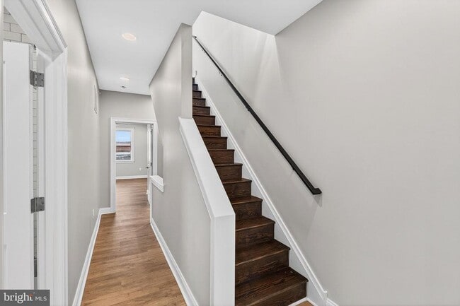 Building Photo - 2528 E Albert St