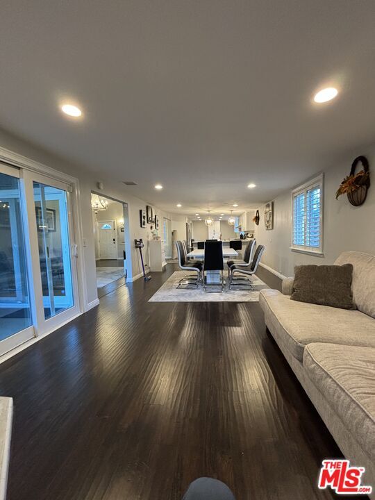 Building Photo - 10824 Paso Robles Ave