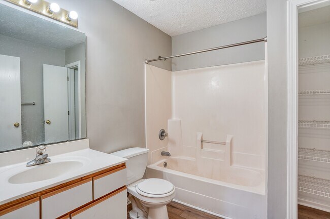 Building Photo - Holloway Street Apartments