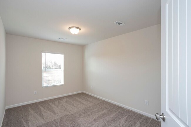 Building Photo - 2031 Sperling Dr