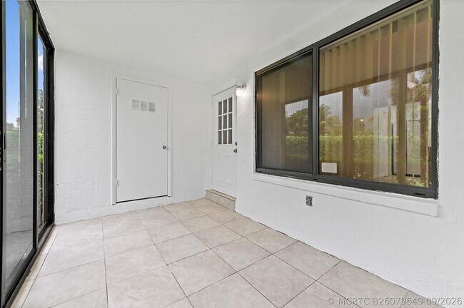 Building Photo - 319 Knotty Pine Cir