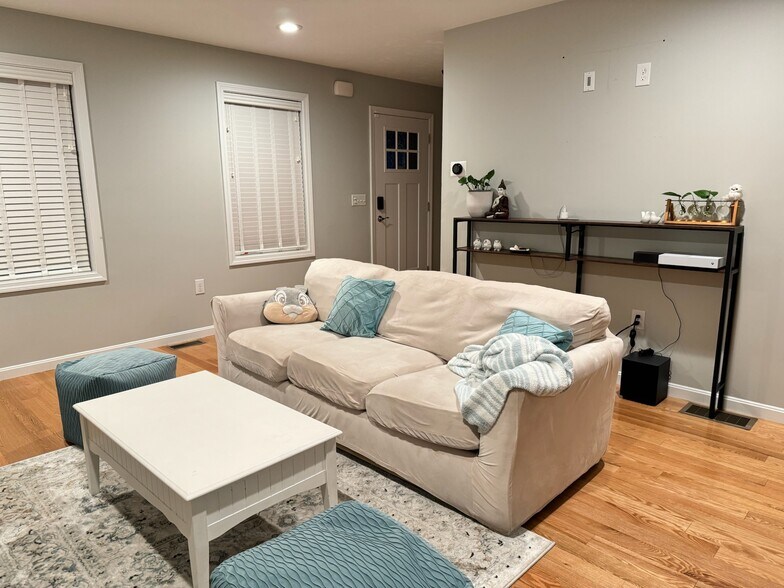 Building Photo - 8 Sourwood Cir