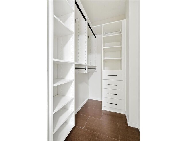 Building Photo - 2881 Irving Ave S