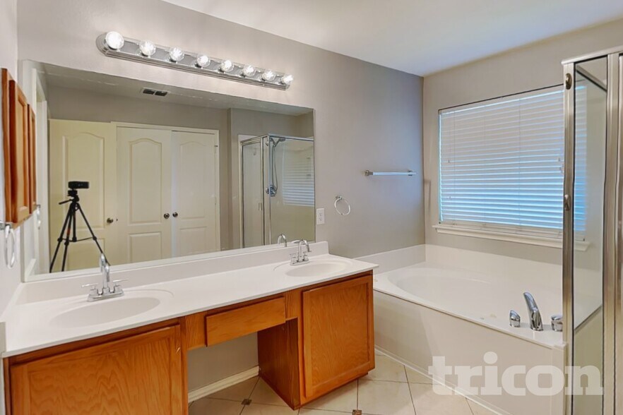 Building Photo - 9622 Discovery Rise