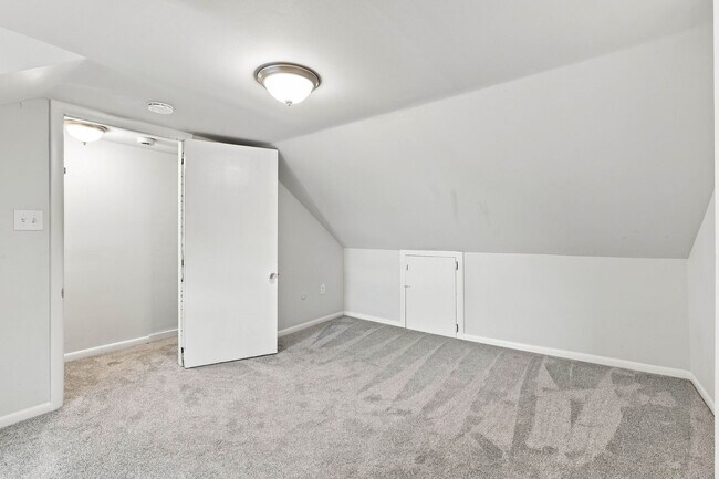 Building Photo - 550 Dauphin St