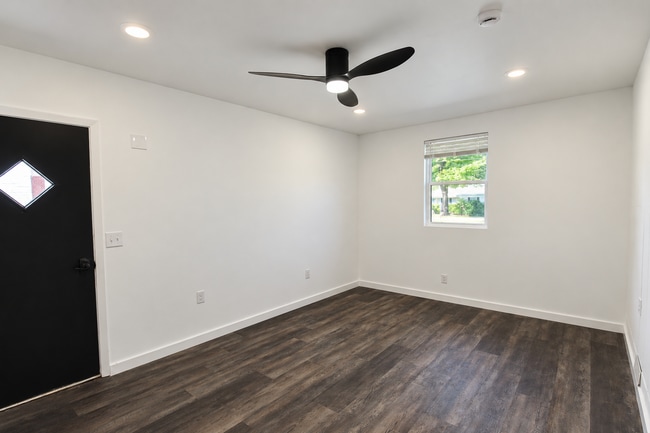 Building Photo - 118 Stone Dr