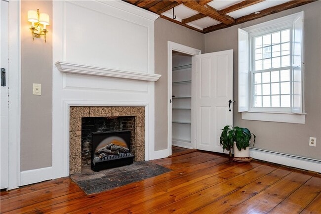 Building Photo - 19 King St