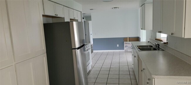 Building Photo - 234 W Valerian Pl