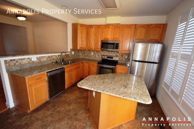 Building Photo - 828 Stonehurst Ct