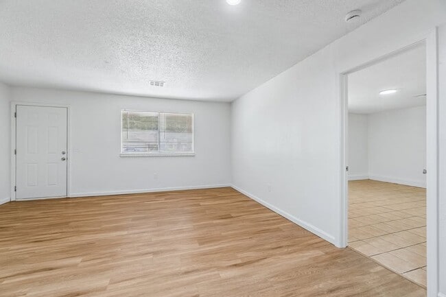 Building Photo - 601 N Idaho Ave