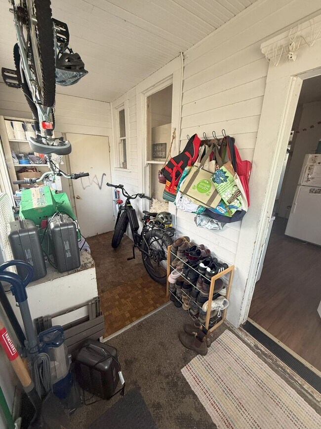 Building Photo - Great 6 bdrm/2 bath close to WWU and downtown