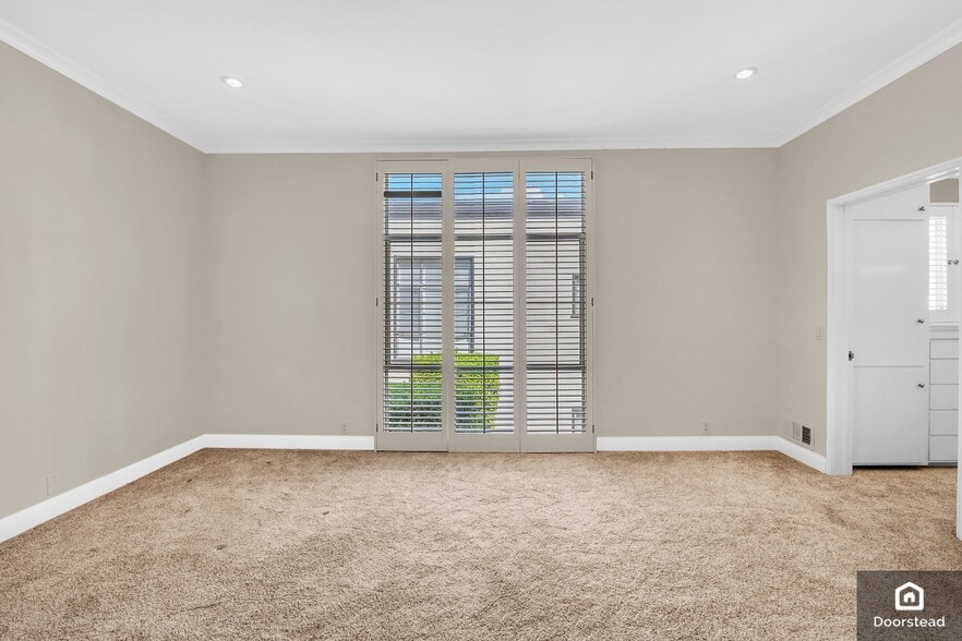 Building Photo - 535 S Orange Grove Blvd