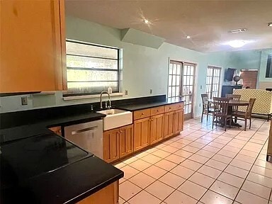 Kitchen showing dining area - 810 Hammockwood Ct