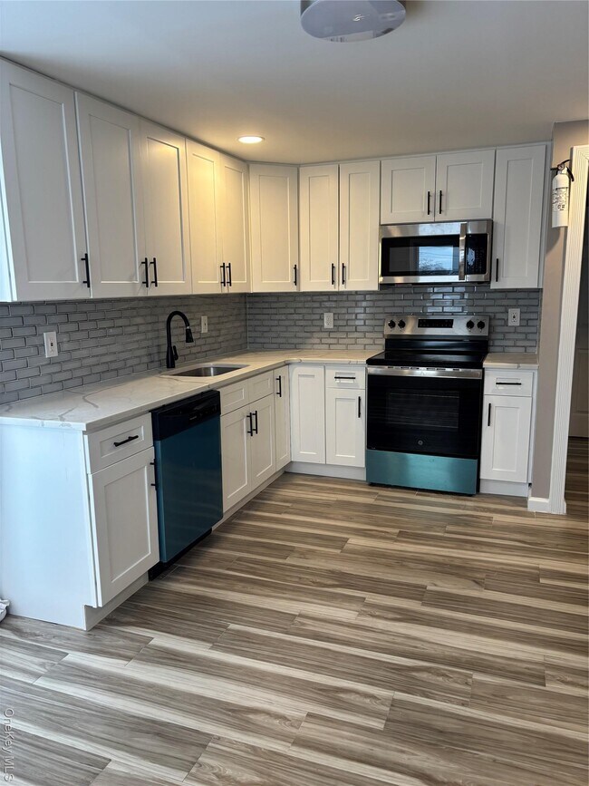 Building Photo - 15 Mida Ct