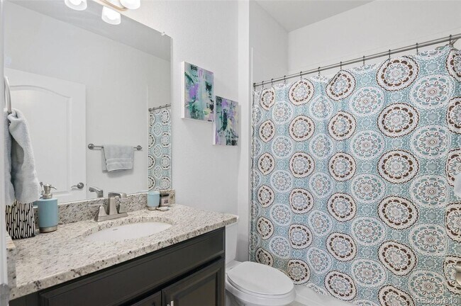 Building Photo - Like new gorgeous ground level Condo with Detached Garage and open floor plan.