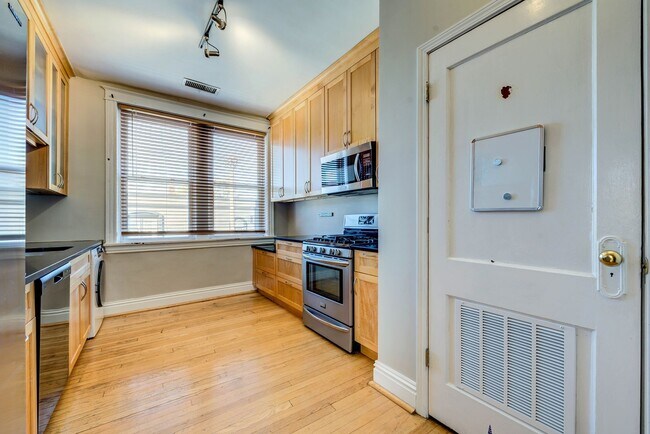 Building Photo - OPPORTUNITY KNOCKS 3 BED 1 BATH 1,400 SF ±...