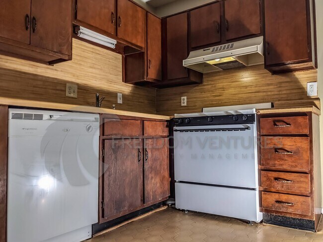 Building Photo - 2300 Grayson Valley Dr