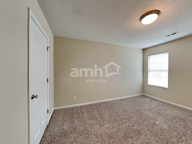 Building Photo - 696 Winners Cir