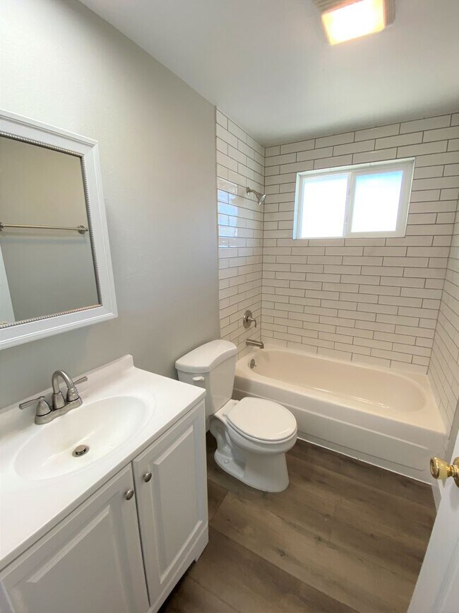 Building Photo - Beautifully Remodeled 2-Bedroom!