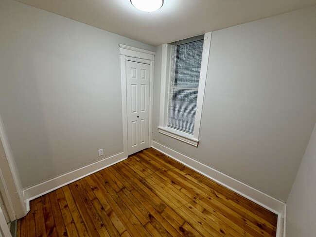 Building Photo - 845 N Mozart St