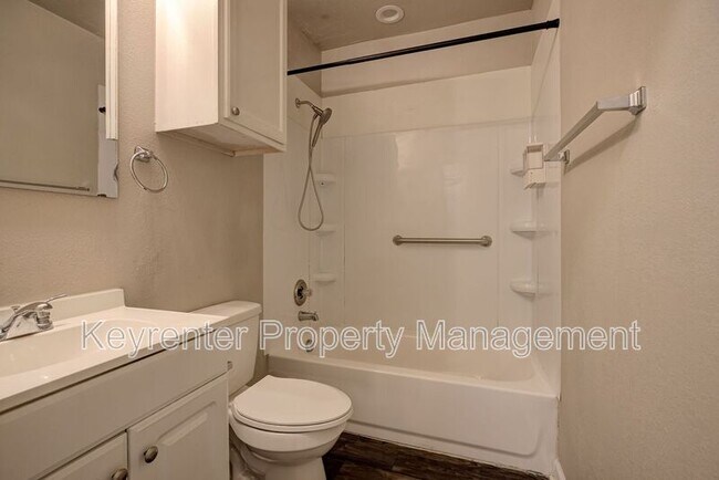 Building Photo - 2325 NW 12th St